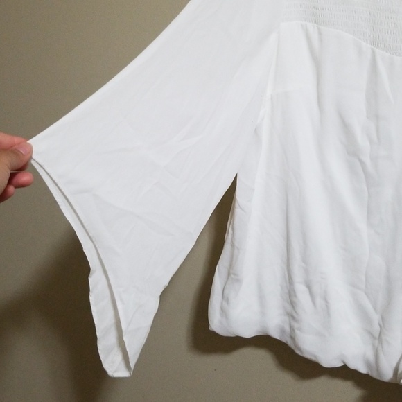 White top - Picture 2 of 4